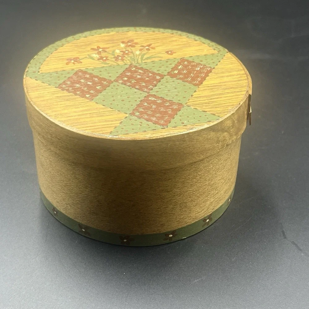 Round Shaker Folk Art Hand Painted‎ Spice Trinket Box